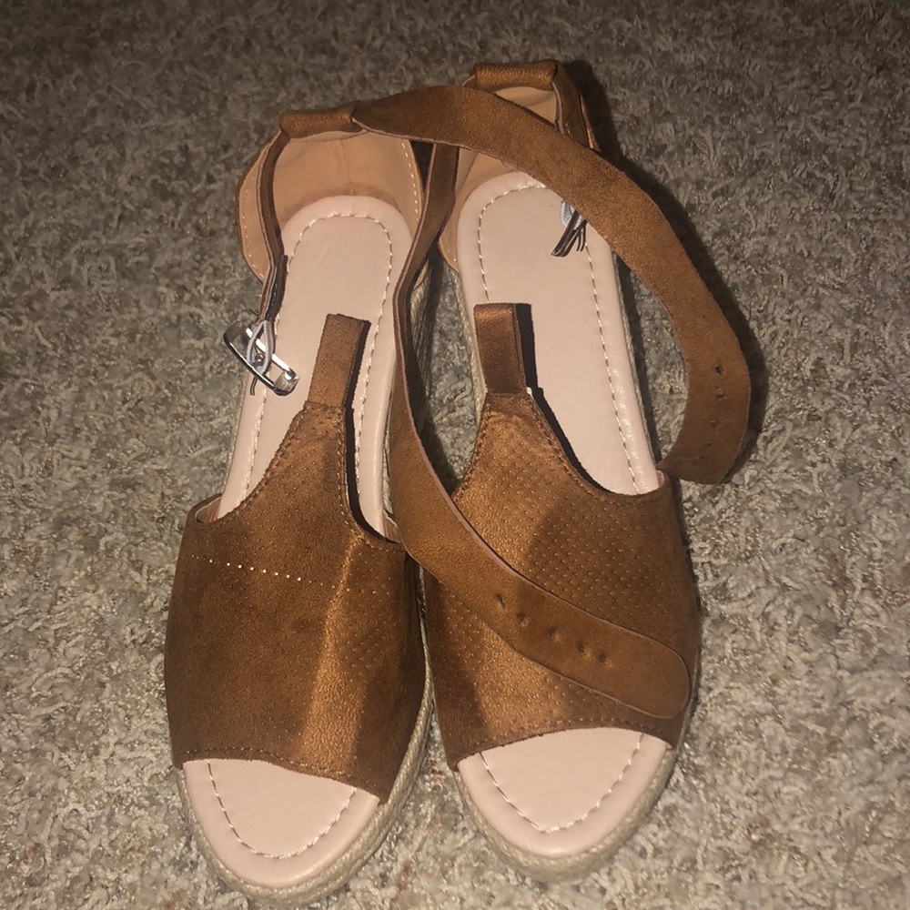 BRAND NEW Wedges